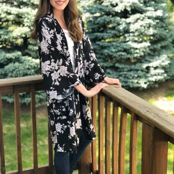 Spiritual Gangster Black/white Floral Kimono/robe - Picture 3 of 12